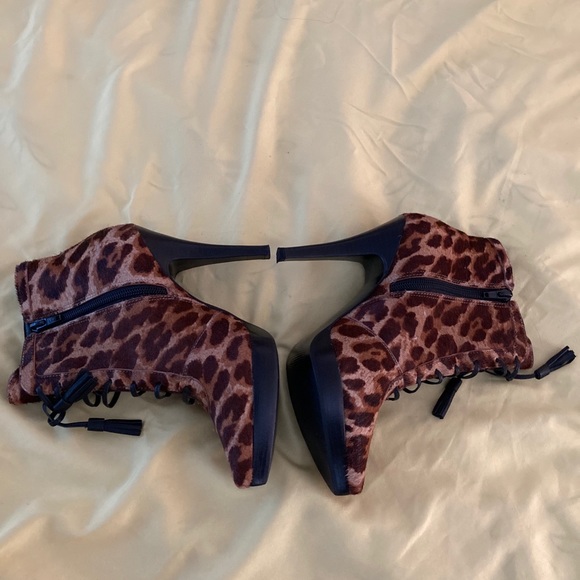 Steve Madden booties - Picture 3 of 8